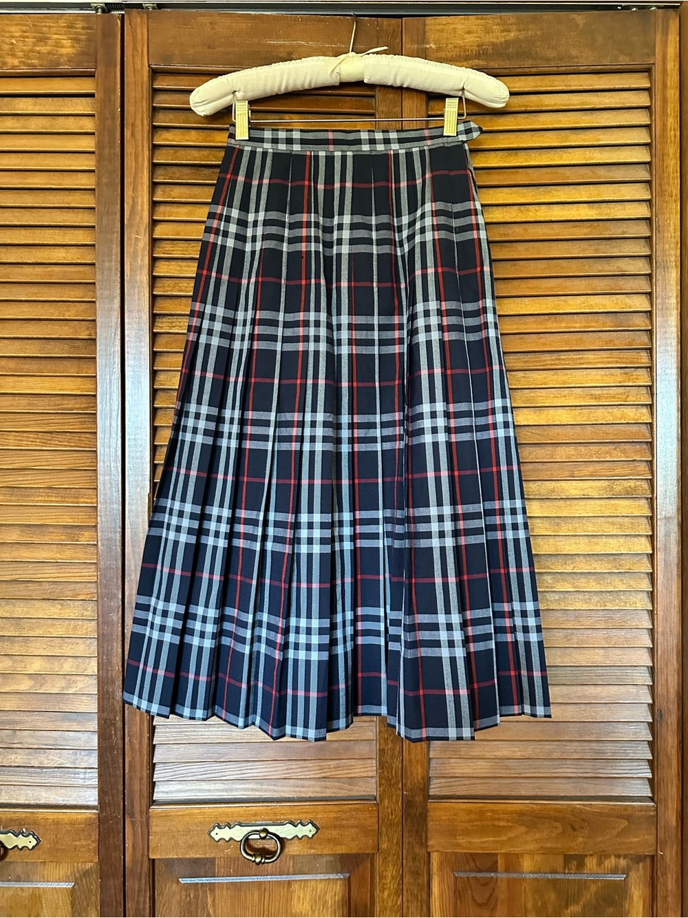 Vintage 1980s Burberrys Designer Navy, Gray & Red Pleated Wool Skirt size 4 - Picture 3 of 12
